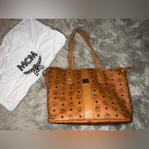 Authentic MCM medium tote✨